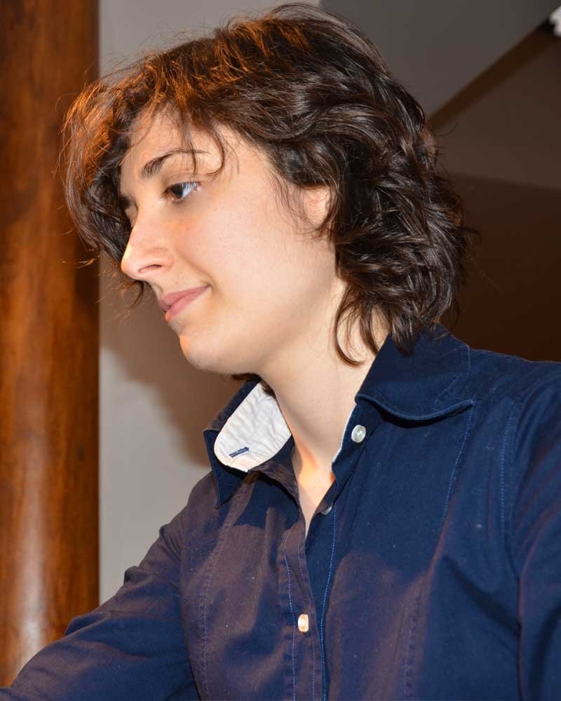 Ritratto di Simona Rosati al pianoforte